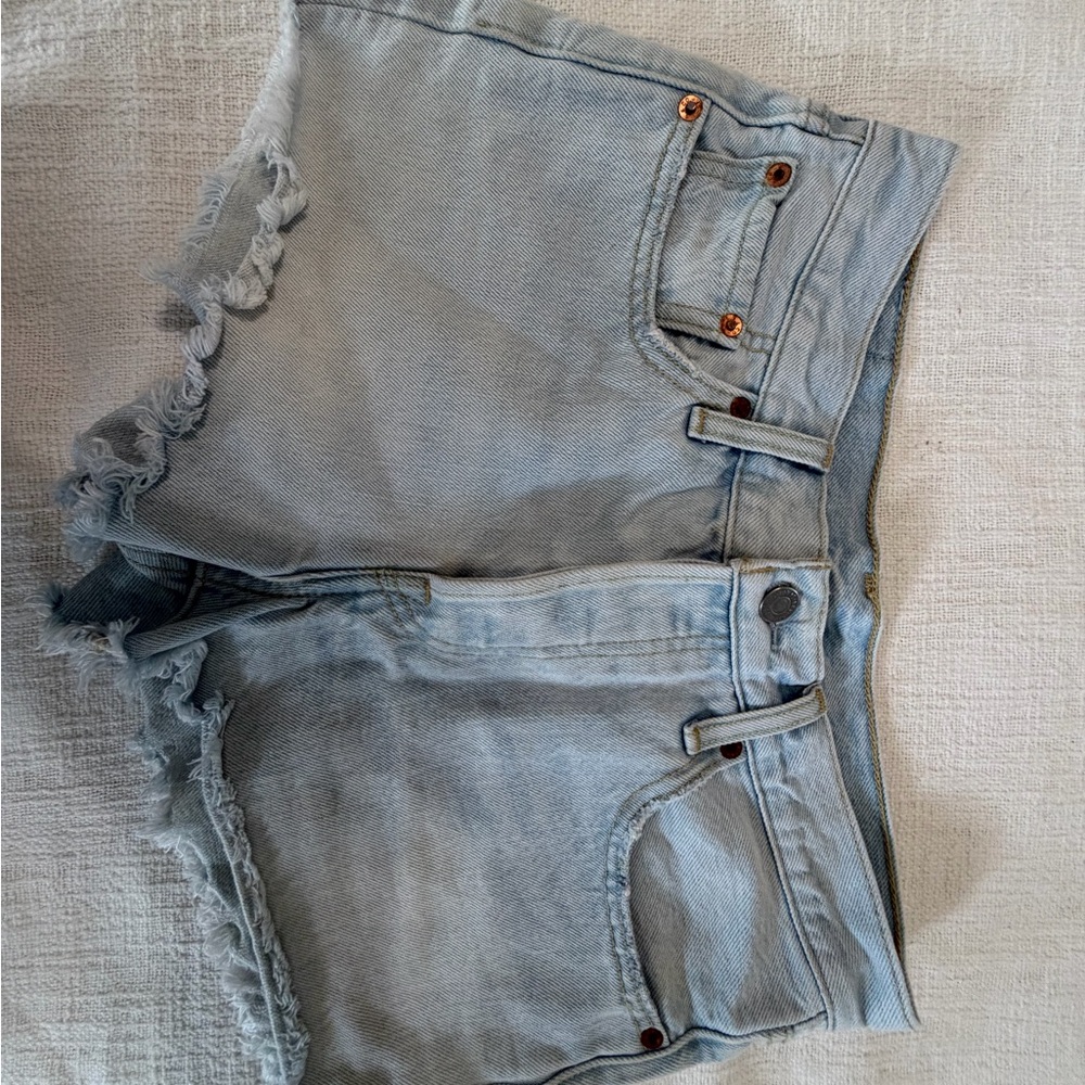 Levi’s short Light Wash Denim Frayed Hem Women's Shorts